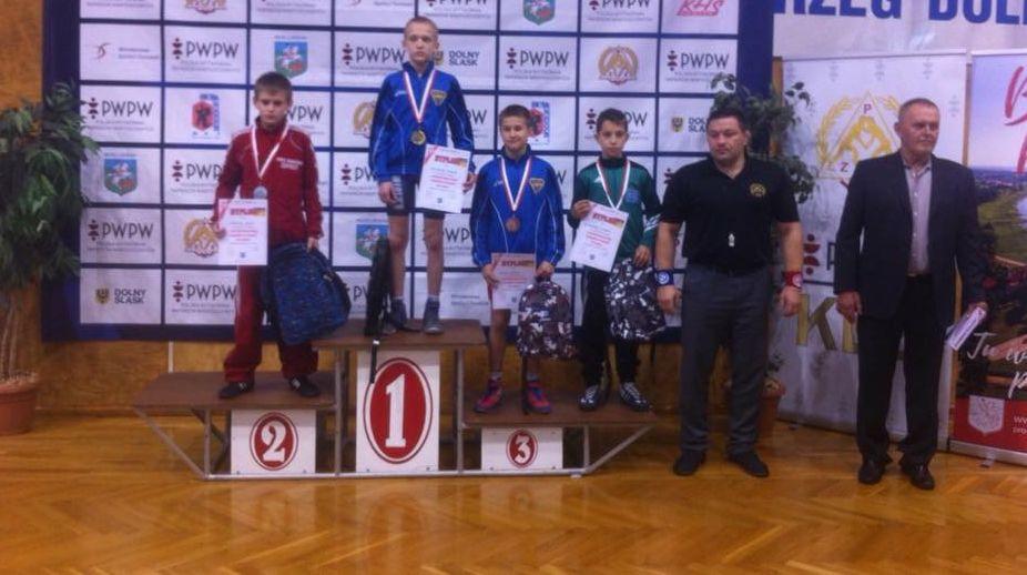 Na zapaśniczych matach. Jakub Michalak wicemistrzem Polski Młodzików