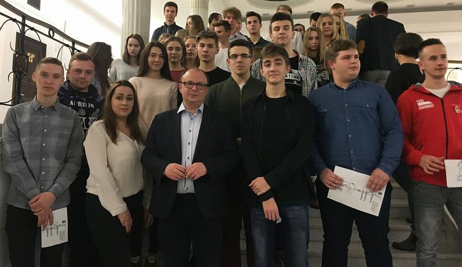 Wykazali się wiedzą o parlamentaryzmie, pojechali zwiedzić Sejm RP