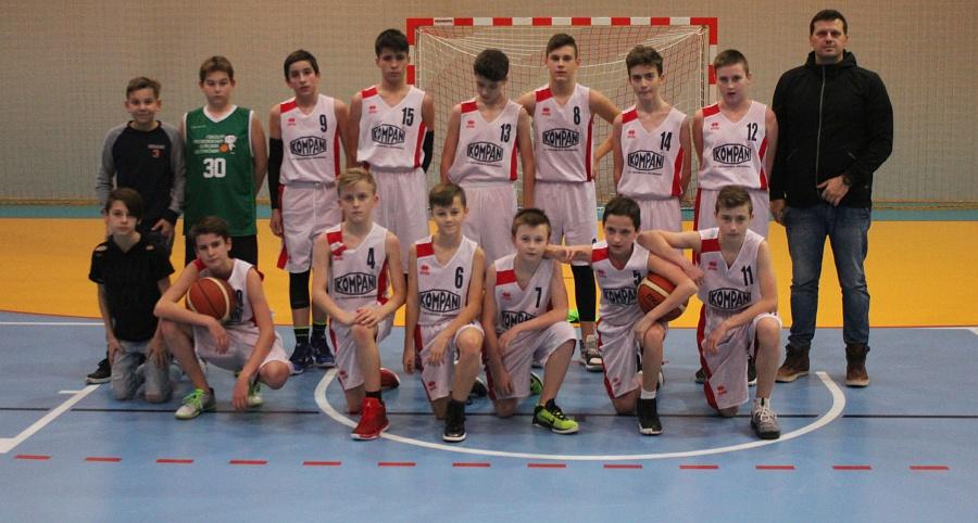 Zrobili sobie mikołajkowy prezent. UKS Biało Czarni Kraśnik - Akademia Hooplife Lublin 77:71