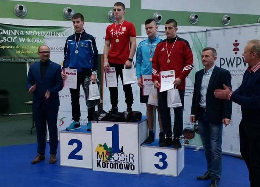 Karol Czegus z Pucharem Polski w zapasach
