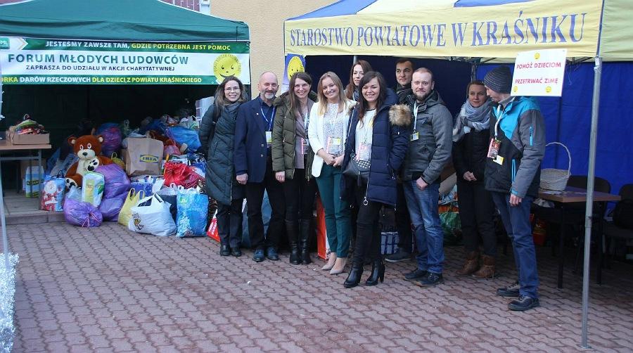 Pomagamy dzieciom przetrwać zimę i chcemy im osłodzić święta