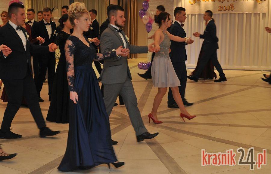 Miło szaleć, kiedy... Maturzyści z Zespołu Szkół nr 3 bawili się na studniówce. Foto, Wideo