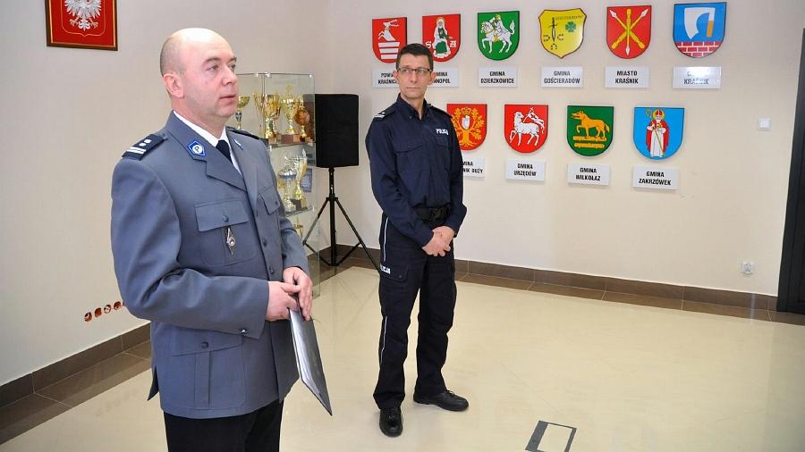Zastępca Komendanta Powiatowego Policji w Kraśniku insp. Tomasz Zdybel pożegnał się z mundurem