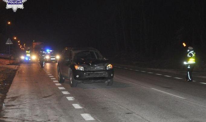 Śmierć na drodze. Pieszy wbiegł pod samochód