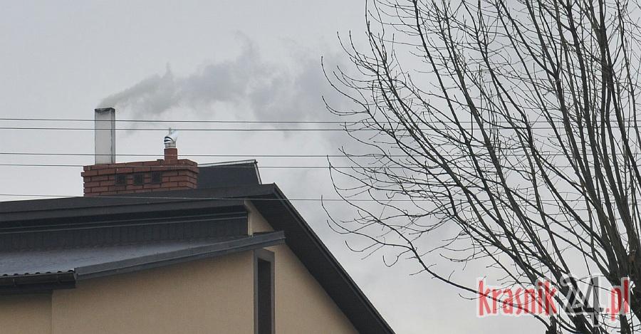 Straż Miejska sprawdza czy ktoś nie spala śmieci w piecach. Kontrole przynoszą skutek