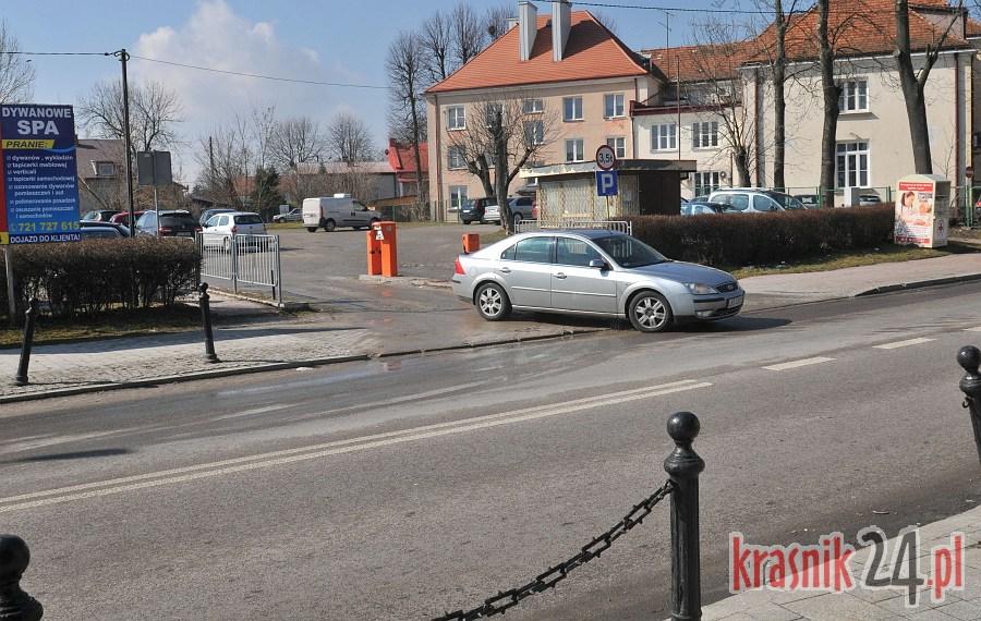 Koniec ze szlabanami na parkingu przy rynku