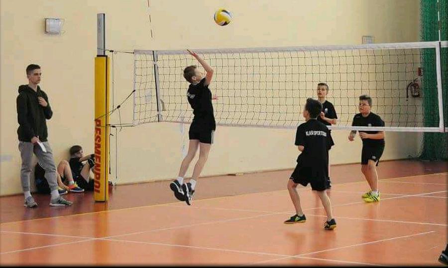 Skałka Annopol i MKS Kraśnik najlepsze w I Turnieju Kinder + sport w mini piłce siatkowej chłopców