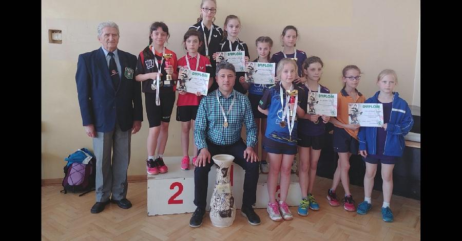 8 medali pingpongistów Dwójki Kraśnik podczas Mistrzostw Województwa Żaków