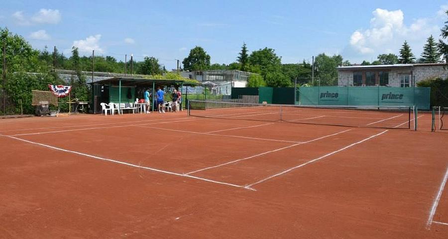 Nieoficjalne mistrzostwa Polski Open Pro w tenisie ziemnym. Impreza przeniesiona na sierpień