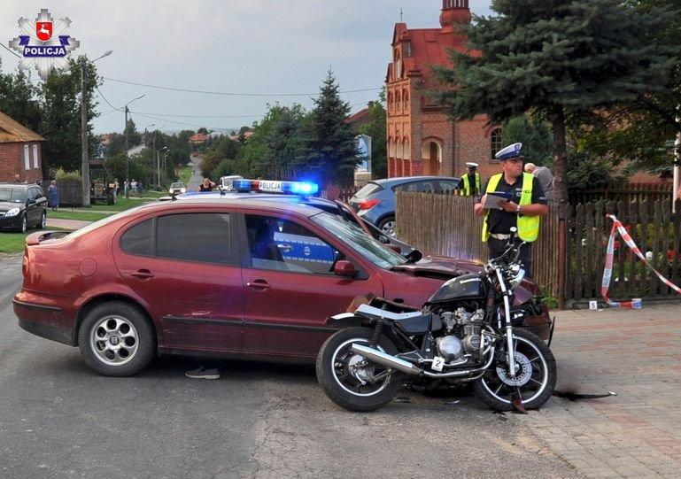 Motocyklista zderzył się z samochodem. Z poważnymi obrażeniami trafił do szpitala