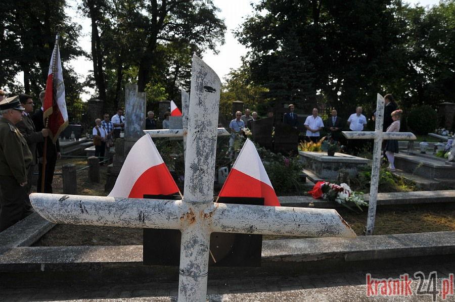 Kraśnik uczcił pamięć ofiar wojny: przed południem na cmentarzu, wieczorem w dzielnicy kolejowej