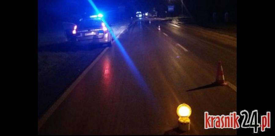 Liśnik Mały (gm Trzydnik Duży). Błoto na drodze, motocyklista w szpitalu