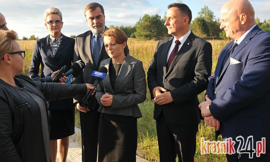 Minister Przedsiębiorczości odwiedziła Kraśnik. Z dziennikarzami spotkała się na terenie Strefy Ekonomicznej
