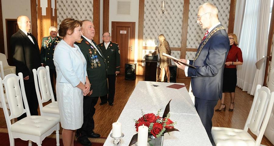Kraśnik. Przysięgali w hotelu z burmistrzem w roli „cywilnego księdza”