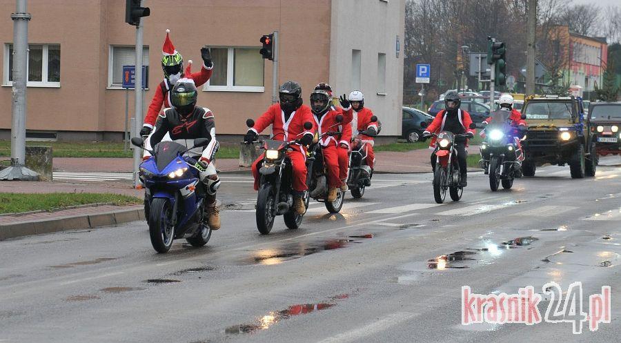 Śniegu nie ma, więc Święty Mikołaj przyjechał na motocyklu