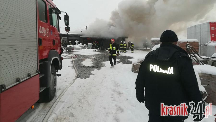 Gmina Urzędów. Pożar sklepu z materiałami budowlanymi w Popkowicach