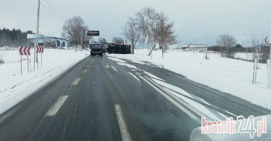 Uwaga trudne warunki na drogach! Wywrócony samochód ciężarowy w Annopolu
