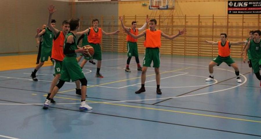 Niedziela pod koszem. Zagrali żacy, kadeci i juniorzy UKS Biało-Czarni Kraśnik