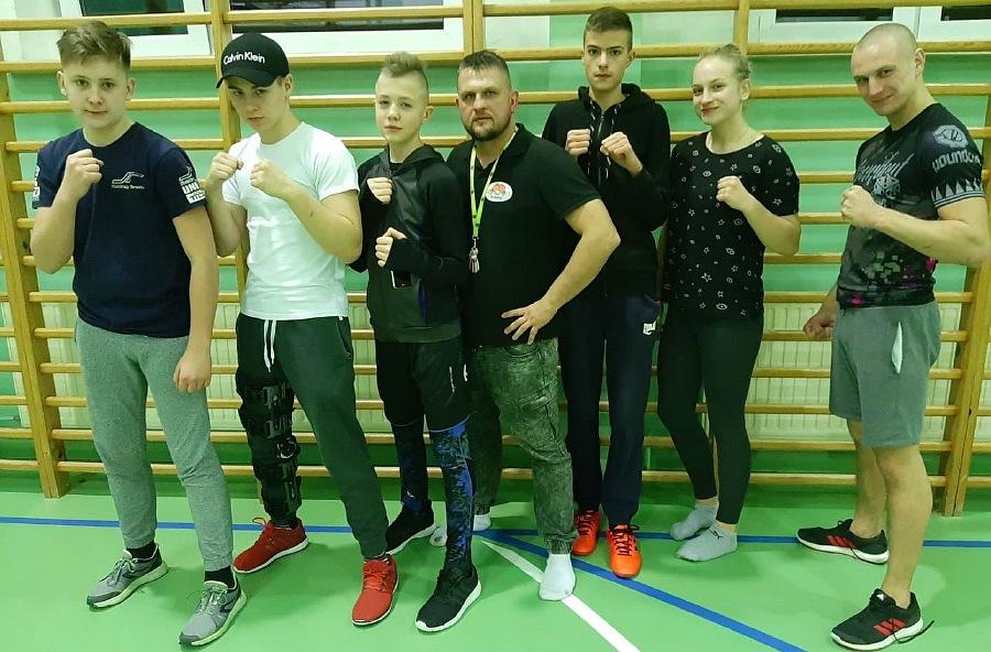 Pięściarze KS Za Brama pracują na obozie sportowym nad siłą i wydolnością