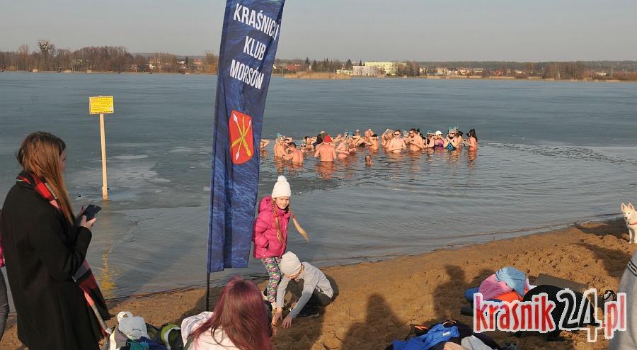 Oni marzą jeszcze o zimie i mrozach. Morsów w Kraśniku wciąż przybywa