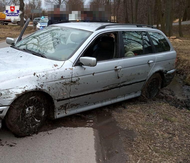Po alkoholu, bez prawa jazdy dachował i wylądował w rowie