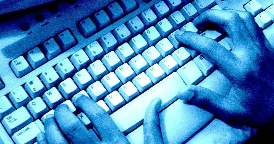 Oszustwa z wykorzystaniem Facebooka. 63-latka straciła 50 tys. zł