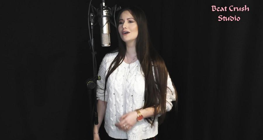 Oliwia Kuśmierz w piosence „Szukaj mnie” z komedii 