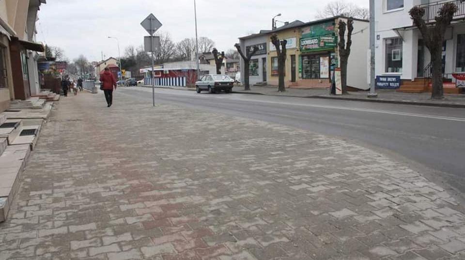 Kraśnik. Równiejsze chodniki i więcej miejsc parkingowych przy powiatowych ulicach