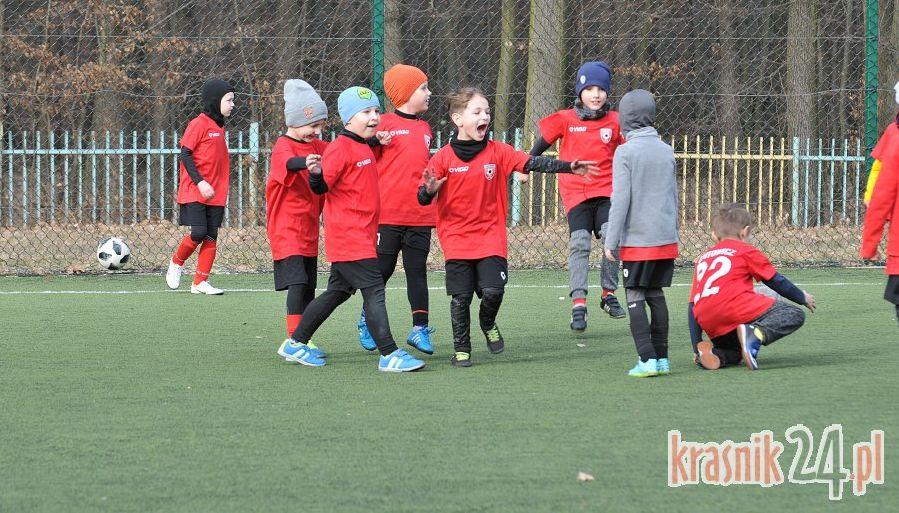 Ośmiolatki MUKS Kraśnik najlepsze w powiatowych eliminacjach do Pucharu Tymbarka. Foto