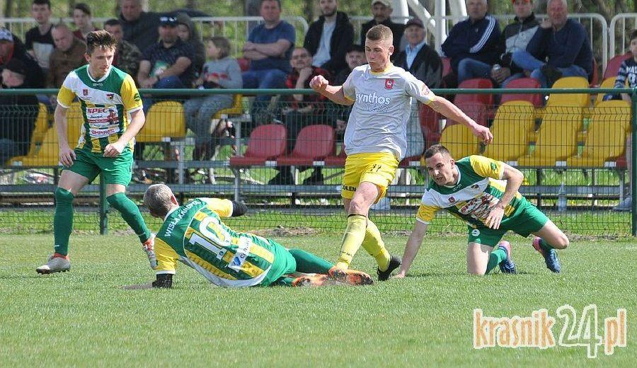 Wielkosobotnia strzelanina w Urzędowie. Orzeł pokonał Wisłę. Foto