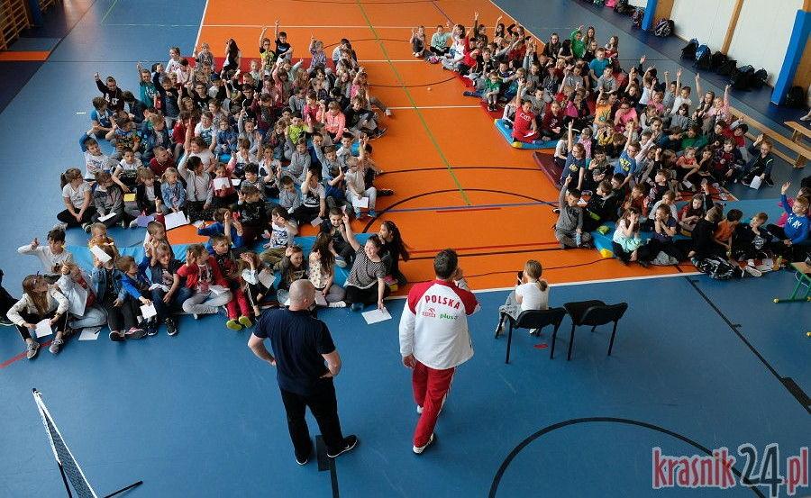 O siatkówce, życiu i języku polskim. Spotkanie z siatkarzem Marcinem Prusem