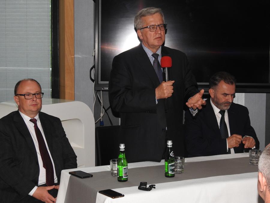 Kampania na ostatniej prostej. Prezydent Komorowski wspiera Włodzimierza Karpińskiego