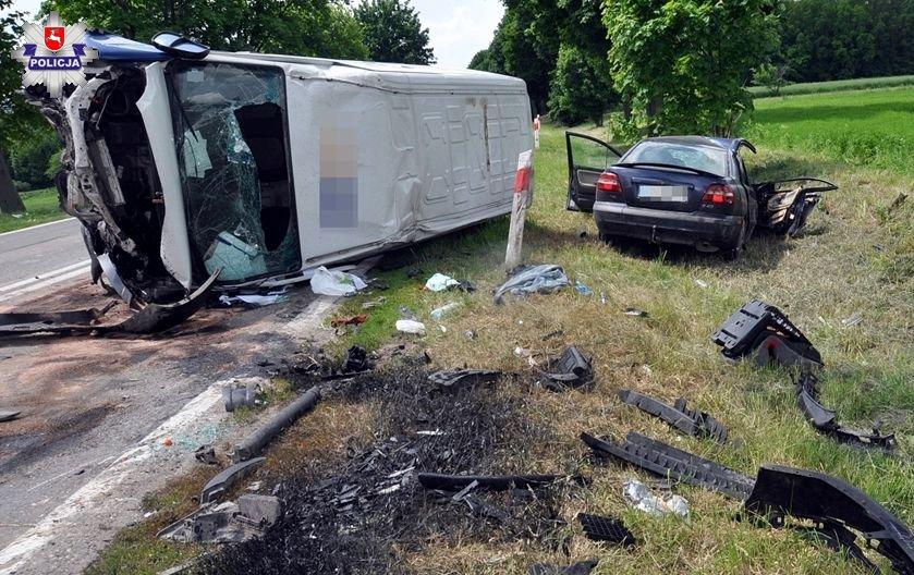 Groźny wypadek pod Zakrzówkiem. 52-latka i 3-letnia dziewczynka w ciężkim stanie