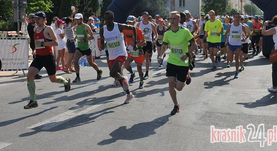 Paweł Biały najlepszy w I Maratonie, a Boniface Wambua w IV Półmaratonie w Kraśniku. Foto