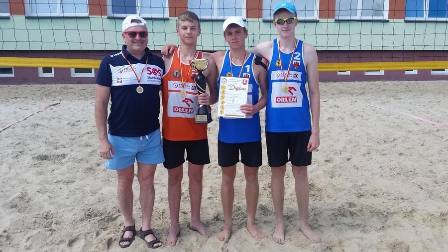 Siatkarze z PG nr 1 najlepsi w województwie w siatkówce plażowej