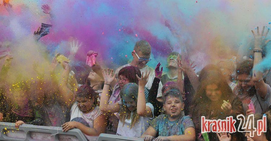 Dobra zabawa podczas Holi Święta Kolorów nad Zalewem Kraśnickim