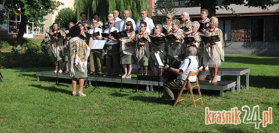 Chór Kombatant „Kolorowa Jesień” zaśpiewał w Parku Różanym