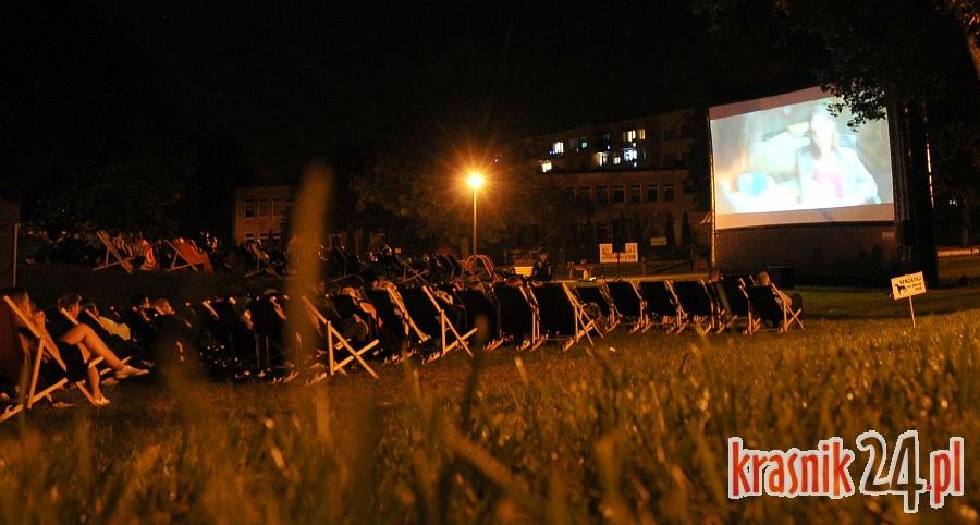 Spore zainteresowanie filmowymi seansami pod chmurką w Koszarach