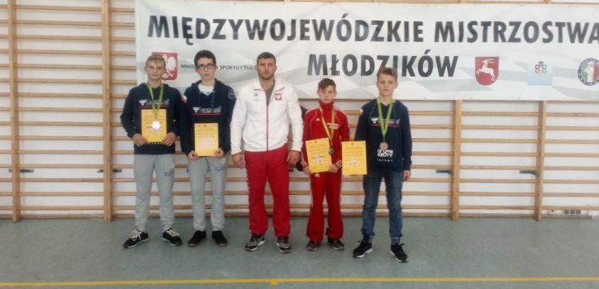 3 medale zapaśników LUKS Suples w zawodach w stylu klasycznym