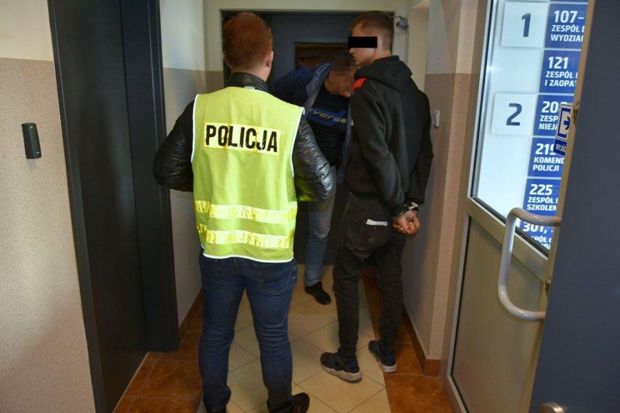 Młodzi rozbójnicy w areszcie. Dotkliwie pobili przechodnia