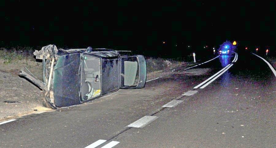 Zabrał samochód właścicielce, skończył dachowaniem z promilami