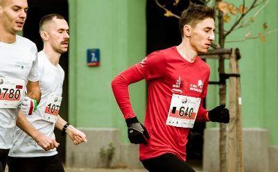 Zawodnicy SKB na biegach niepodległości. Rekordowe 10 km Kamila Jastrzębskiego w Warszawie