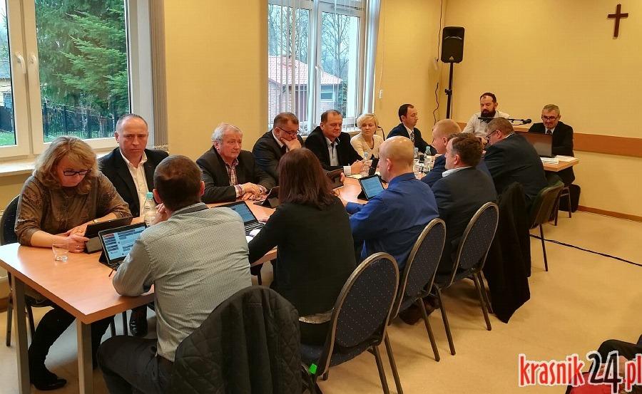 Urzędów. Uchwały likwidacyjne wycofane