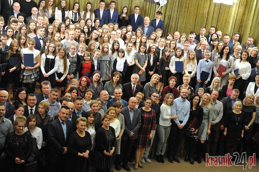 Stypendiów ciąg dalszy. Burmistrz i radni nagrodzili najlepszych