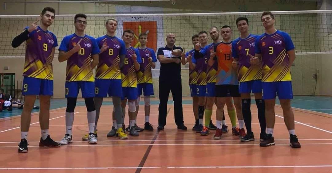 Siatkówka. Pięć wygranych z rzędu i pozycja lidera juniorów MKS Kraśnik