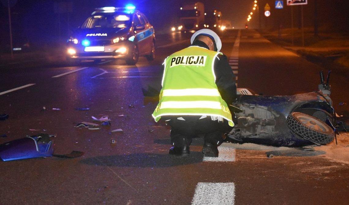Kierowca opla nie ustąpił pierwszeństwa, motorowerzysta trafił do szpitala