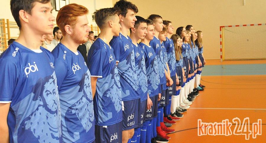 PBI ubrało w nowe stroje sportowe uczniów i wuefistów z „Reja”