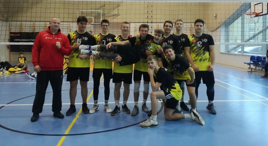Zagrają jeszcze jeden mecz, ale kadeci MKS Kraśnik już pewni podium