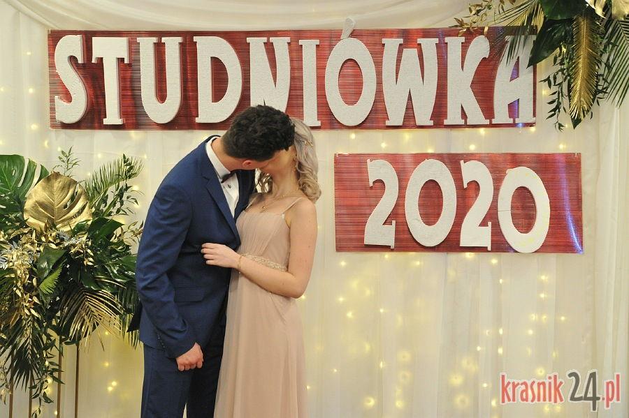 Niedługo matura, ale dziś się bawią