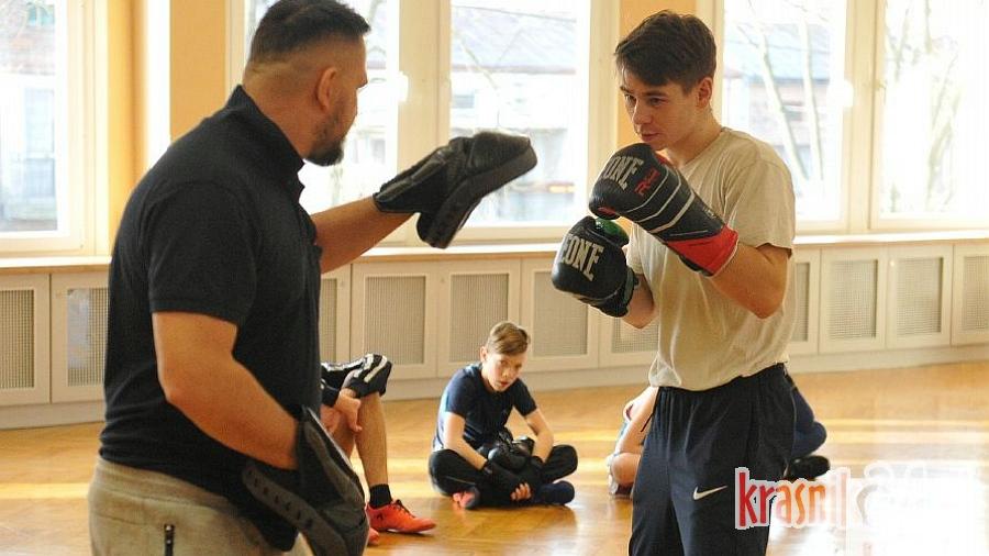 Oskar Mikołajczak wraca na ring. W marcu zadebiutuje w kategorii seniorów